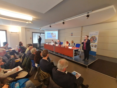 Tavolo relatori e platea evento Abili al Lavoro Belluno 2025