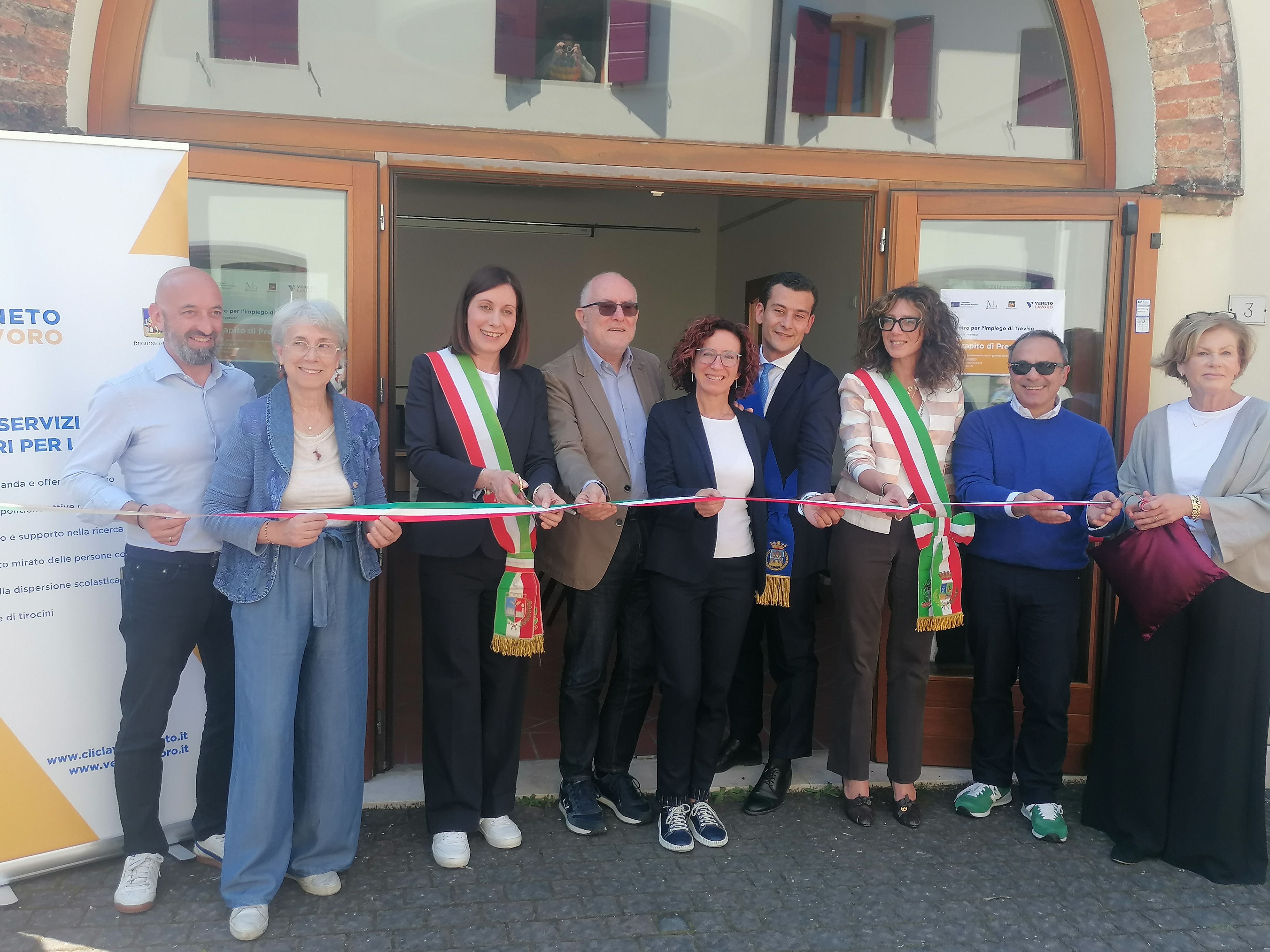 Inaugurazione recapito Centro per l'impiego Preganziol taglio del nastro